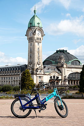 Vélo électrique Pony à Limoges devant la gare des Bénédictins 